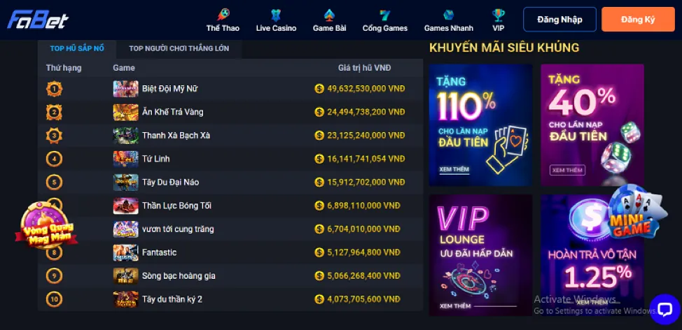 Người đang kiểm tra liên kết FCB8 trên điện thoại